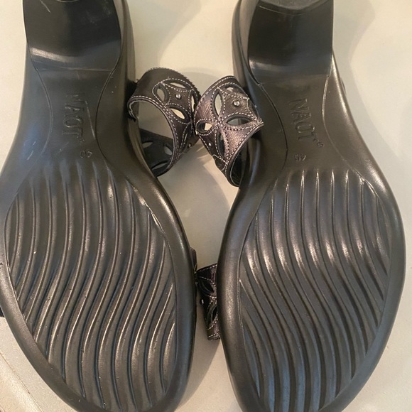 Naot beautiful leather cutout slides. Dark bronze/ brown color. Great condition - Picture 3 of 10